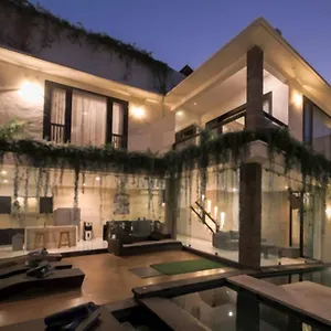 Villa Sky-villa 3- 8 Bedroom Brilliant Location Between To Shopping, Seminyak (Bali)